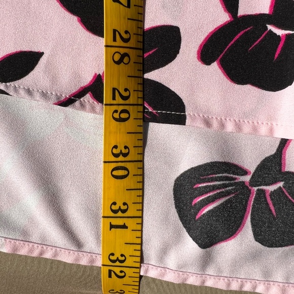 *HOST PICK* 👜👛Pretty in Pink Floral Tunic Top with V-neck - Picture 8 of 8